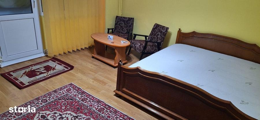 Garsonieră decomandată în Podu Roș