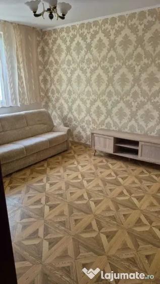 Apartament cu 3 camere decomandat, mobilat în Central
