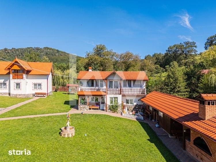 Casă cu Teren 3700 Mp în Vâlcele