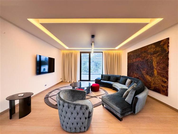 Apartament cu 4 camere decomandat, mobilat în Kiseleff