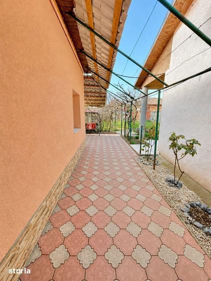 Casă cu 3 camere cu Canalizare în Iosia