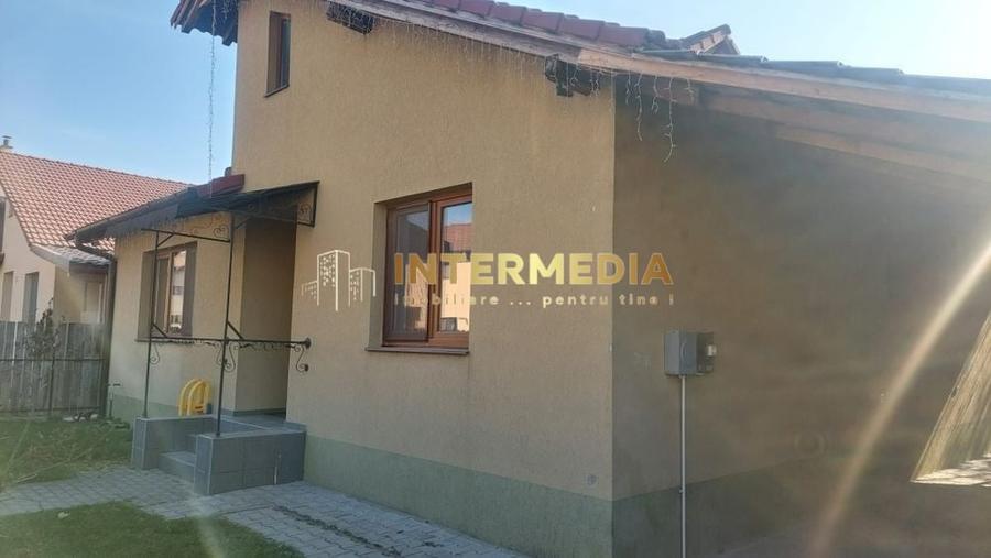 Casă individuală cu 3 camere cu Canalizare în Cetate