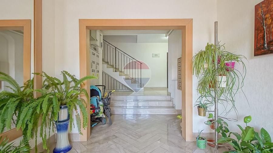 Apartament cu 2 camere decomandat în Tractorul