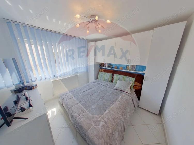 Apartament cu 4 camere decomandat în Central
