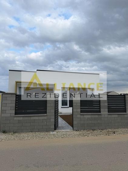 Casă individuală cu 4 camere cu Canalizare în Berceni