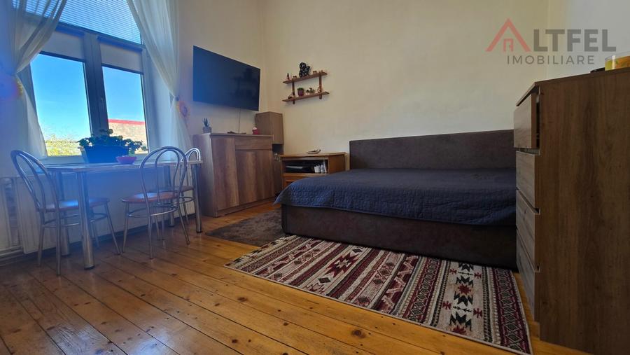 Apartament cu 3 camere semidecomandat în Central