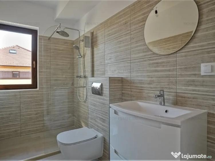 Apartament cu 3 camere decomandat în Cristian