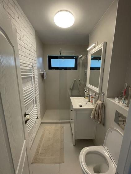 Apartament cu 3 camere semidecomandat în Astra