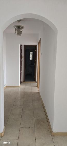 Apartament cu 3 camere în Micro 6