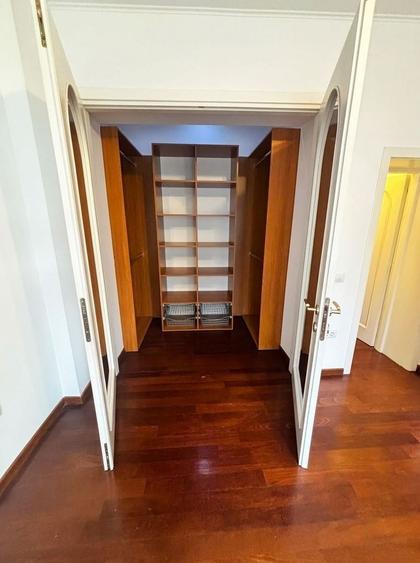 Apartament cu 4 camere decomandat în Primăverii
