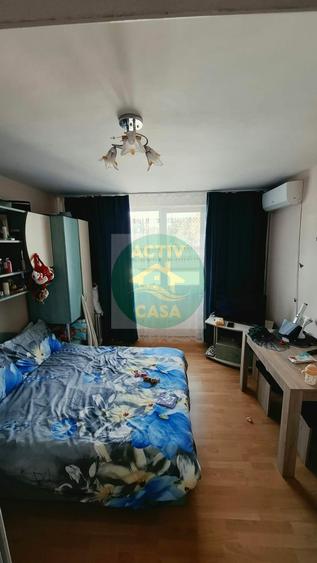 Garsonieră circulară în Est