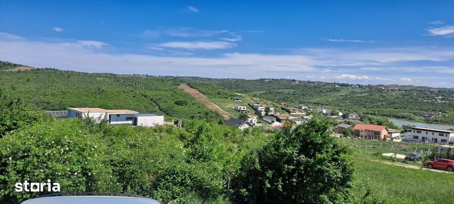 Casă cu 2 camere cu Teren 1500 Mp în Paleu