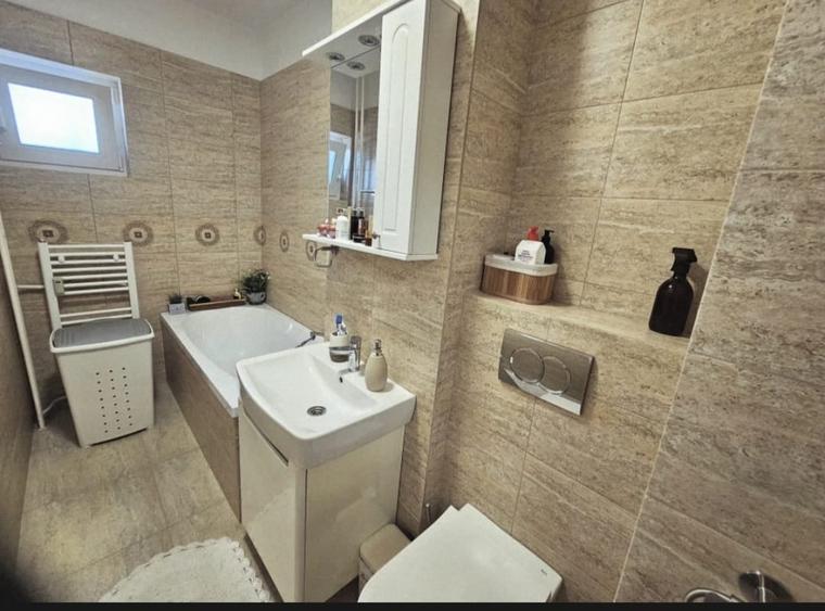 Apartament cu 2 camere decomandat, mobilat în Semicentral