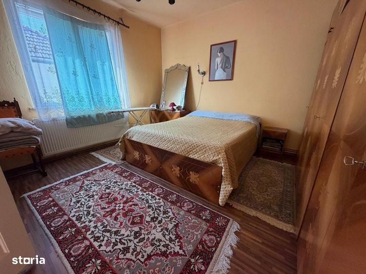 Casă cu 4 camere decomandat în Central
