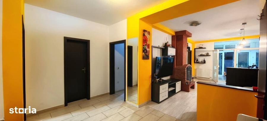 Apartament cu 4 camere decomandat, mobilat în Central