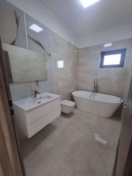 Casă individuală cu 5 camere cu Canalizare în Tunari