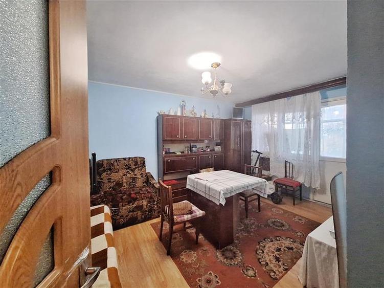 Apartament cu 3 camere decomandat în Milcov