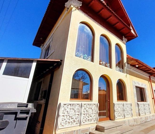 Casă individuală cu 6 camere cu Canalizare în Lunca (Voinești)