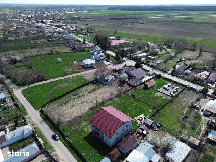 Casă cu 6 camere cu Teren 1025 Mp în Garoafa