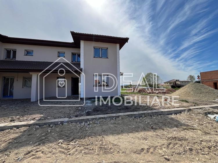 Duplex cu 4 camere cu Canalizare în Șura Mică