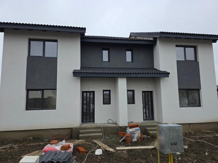 Duplex cu 3 camere cu Teren 360 Mp în Săcălaz