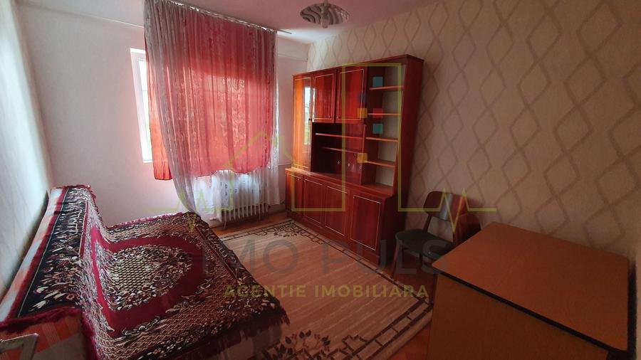 Apartament cu 3 camere decomandat, mobilat în Soarelui