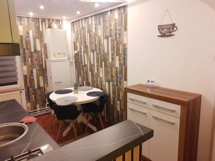 Apartament cu 3 camere decomandat în Cornișa
