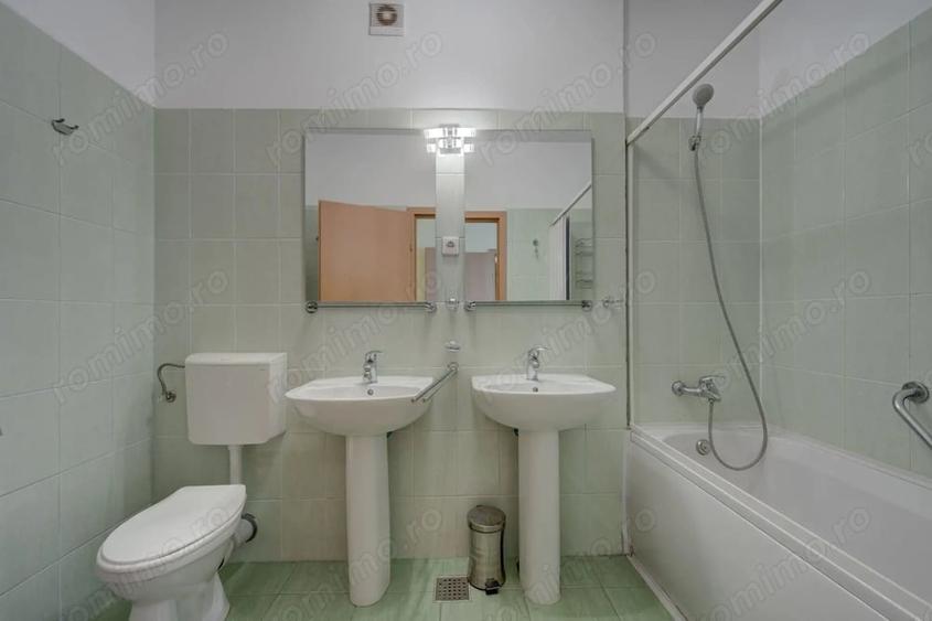 Apartament cu 4 camere decomandat în Titan