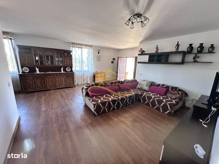 Casă cu 4 camere în Siretu
