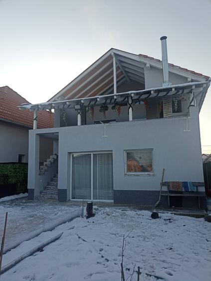 Casă individuală cu 6 camere cu Canalizare în Chichiș