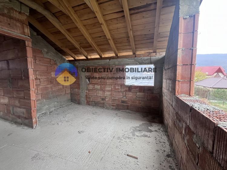 Casă individuală cu 4 camere cu Teren 789 Mp în Vest