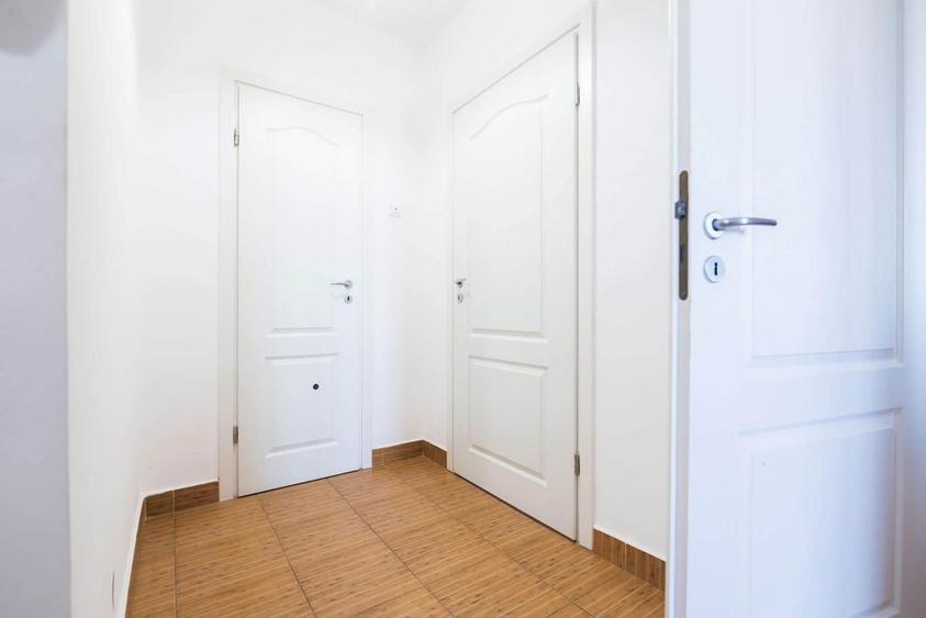 Apartament cu 3 camere decomandat în Spitalul Județean