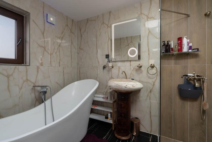 Casă individuală cu 6 camere cu Canalizare în Puchenii Mari