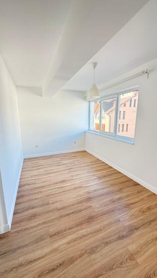 Apartament cu 3 camere decomandat în Vest