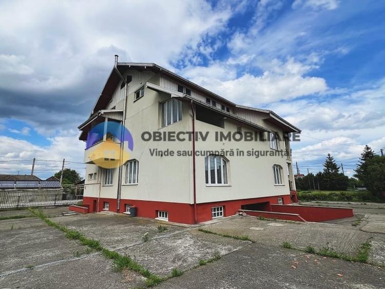 Casă cu 10 camere cu Teren 1800 Mp în 1 Mai