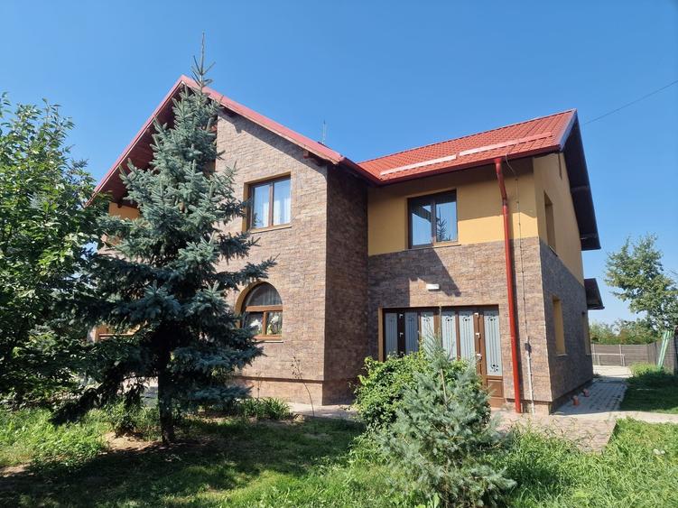 Casă cu 4 camere cu Teren 2252 Mp în Coșula