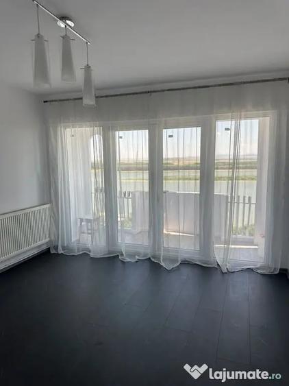 Apartament cu 3 camere decomandat în Faleză