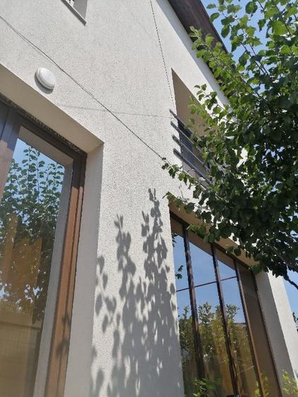Casă cu 5 camere cu Teren 300 Mp în Roșu