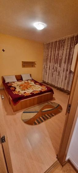 Apartament cu 2 camere decomandat în Podu Roș