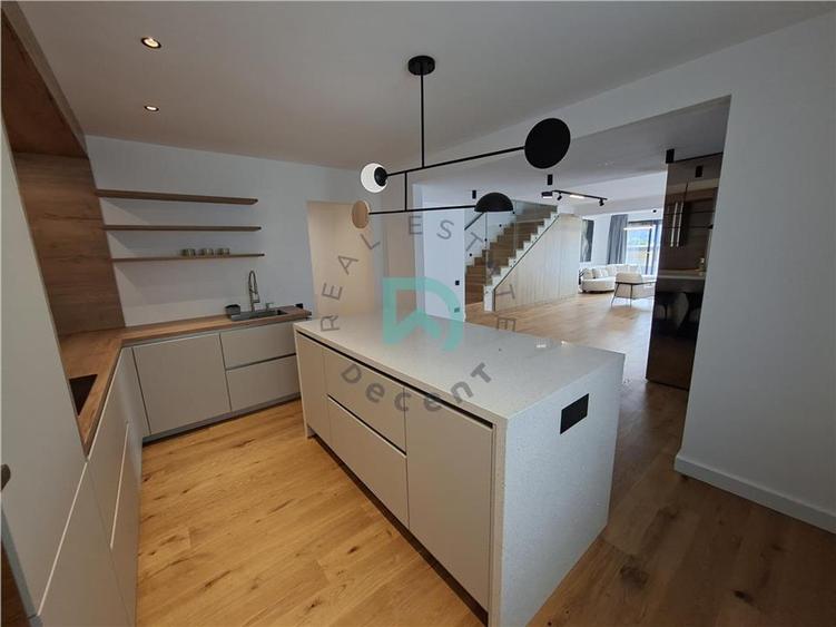 Apartament cu 4 camere decomandat în Drumul Poienii