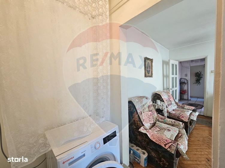 Apartament cu 3 camere semidecomandat în Central