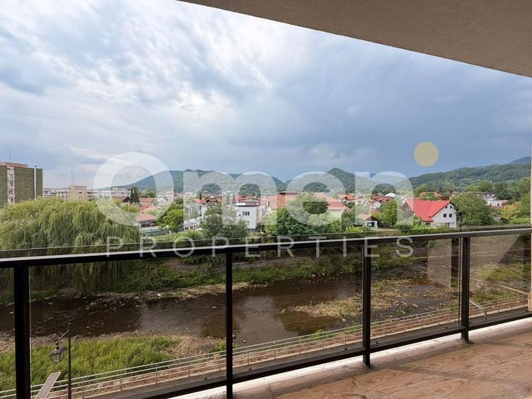 Apartament cu 2 camere semidecomandat, mobilat în Ultracentral