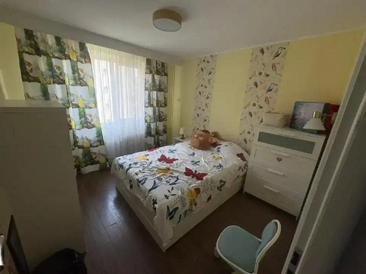 Apartament cu 3 camere decomandat, mobilat în Sebastian