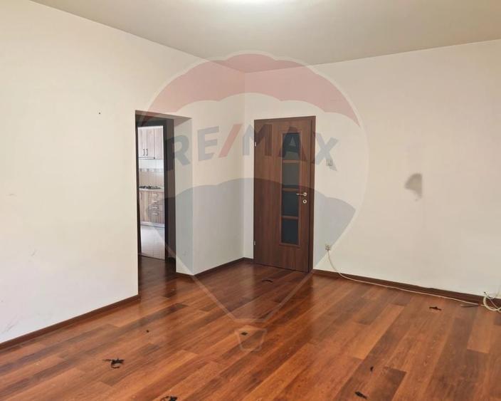 Apartament cu 2 camere decomandat, mobilat în Semicentral