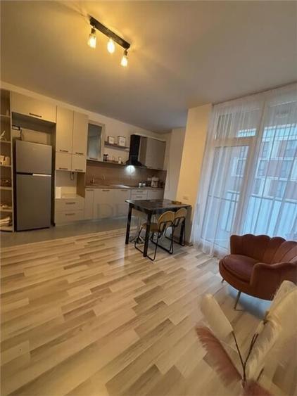 Apartament cu 3 camere decomandat, mobilat în Torontalului