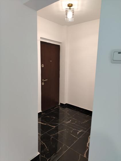 Apartament cu 2 camere semidecomandat în Podu Roș