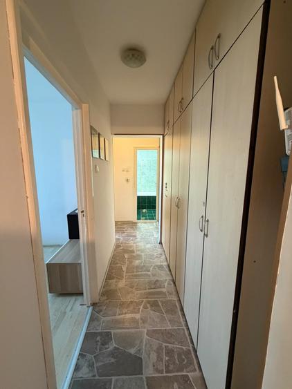 Apartament cu 3 camere decomandat, mobilat în Alexandru Obregia