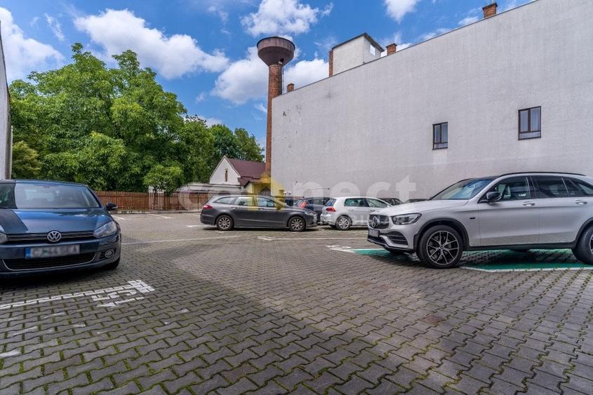 Birou, de 2,990 mp, în Central