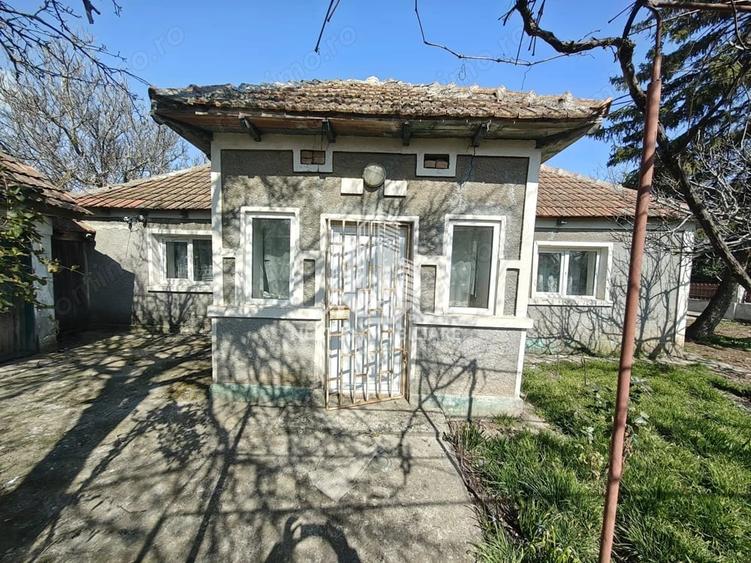 Casă cu 4 camere cu Teren 1183 Mp în Vest