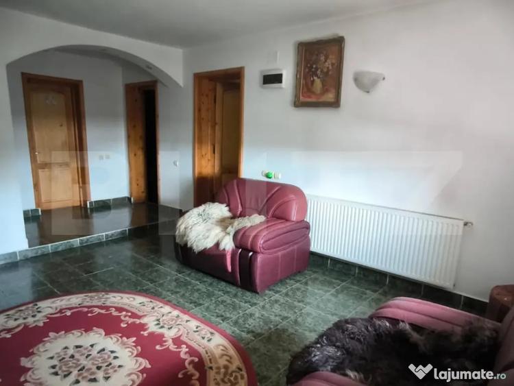 Casă cu 7 camere cu Teren 1430 Mp în Central
